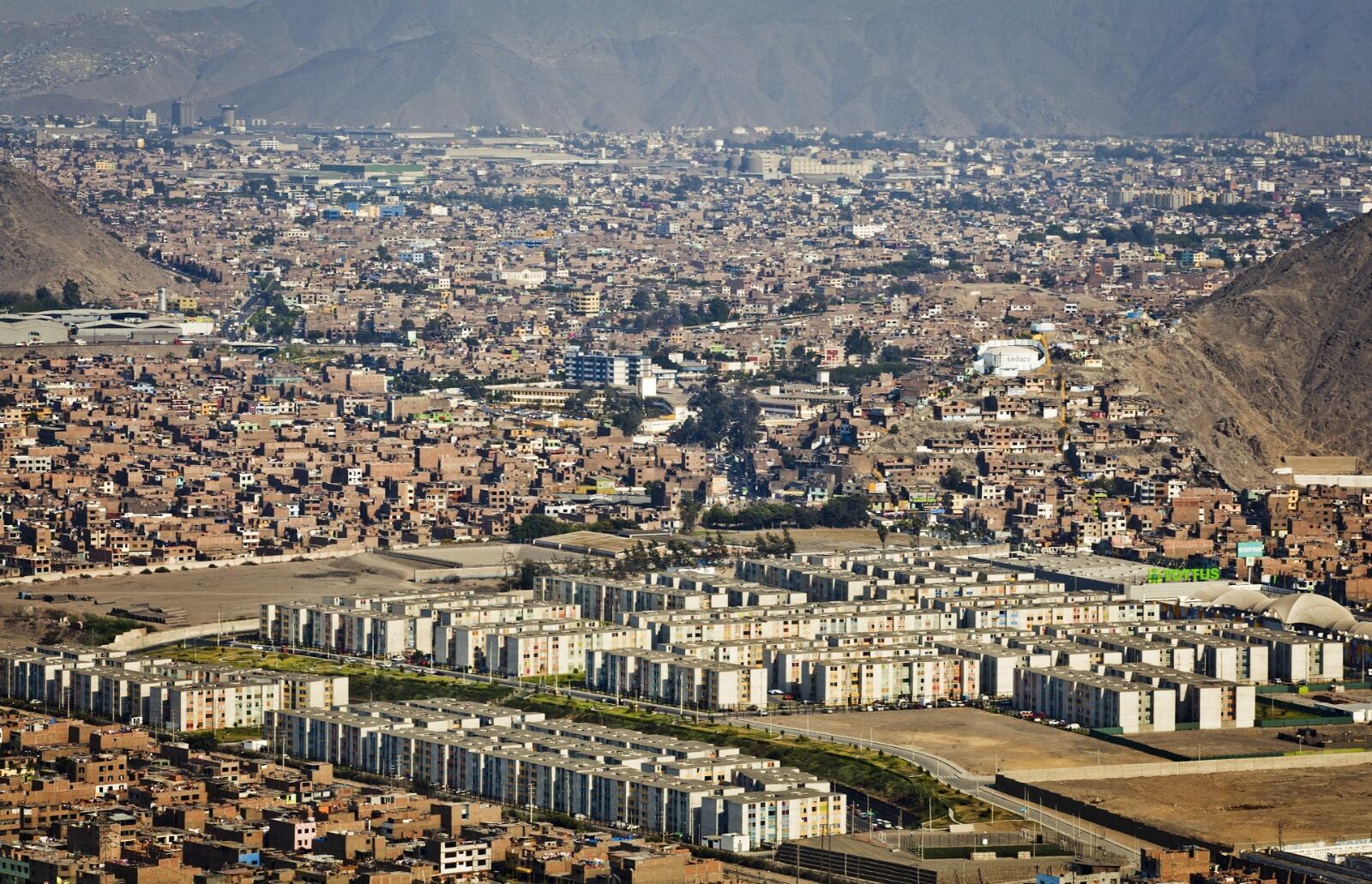 La supervisión y fiscalización de los proyectos, así como la adecuación de los reglamentos, serán factores clave para garantizar que esta ley cumpla con su objetivo principal: mejorar el acceso a viviendas dignas para las poblaciones más vulnerables del Perú.