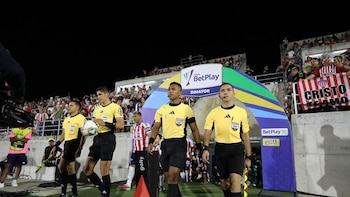 La polémica acción del árbitro José Ortiz en el Junior vs. Cali: amonestó a jugador dos veces, pero no lo expulsó