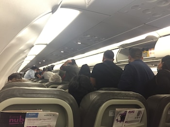 Pasajeros esperando a salir del