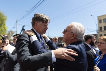 El secretario de Estado adjunto de Estados Unidos, Christopher Landau, junto al canciller uruguayo Mario Lubetkin (@MinLubetkinUy)