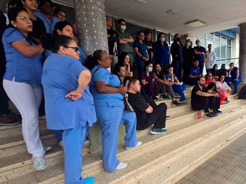 Las asambleas informativas y la interrupción de labores mantienen bajo presión al sistema sanitario hondureño, en un conflicto que suma 39 días. (Foto: Cortesía)