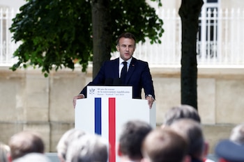 El presidente francés, Emmanuel Macron, durante una ceremonia en el marco del 80.º aniversario de los desembarcos del Día D de 1944, en Bayeux (REUTERS/Benoit Tessier/Pool)