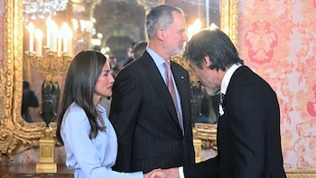 El rey Felipe VI sorprende a Juan del Val con una inquietud personal: “Me preguntó por la presión de salir en televisión”