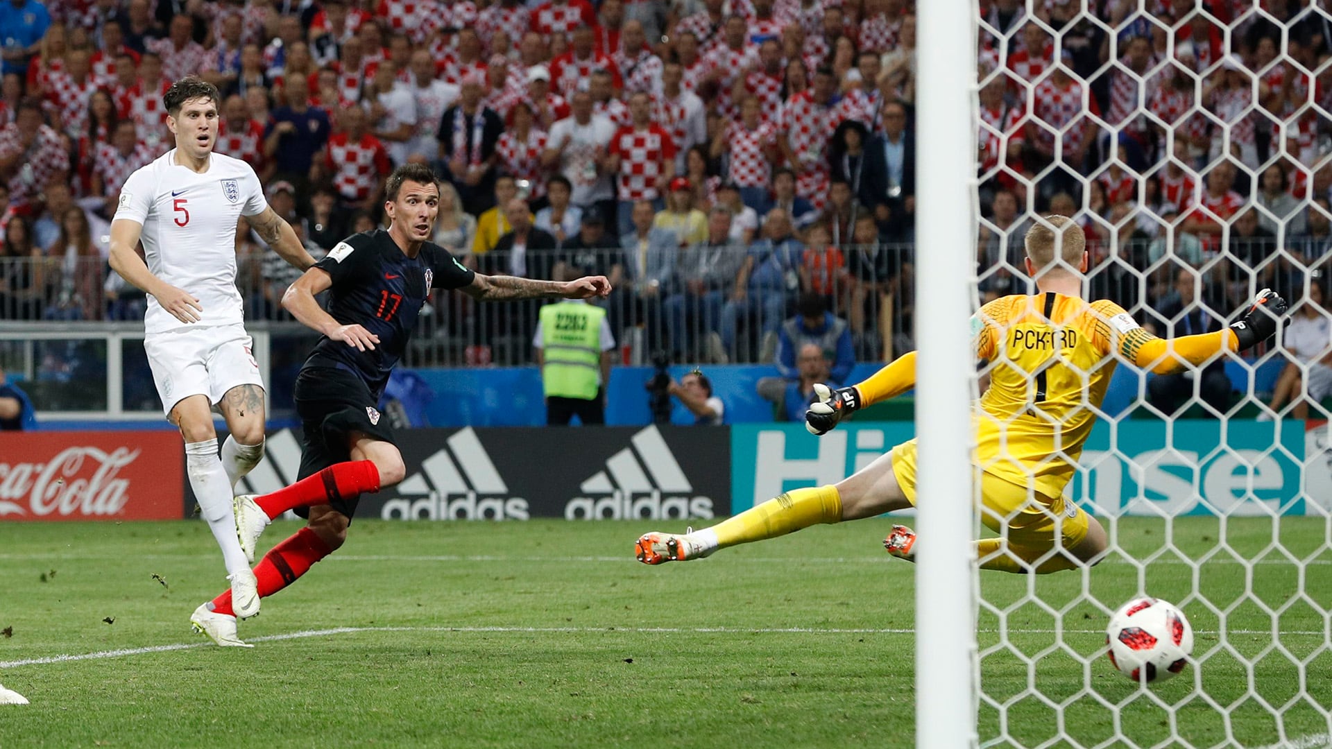 Mario Mandzukic anotó el tanto que firmó el primer pase a la final de un Mundial para Croacia. Crédito: REUTERS/Darren Staples