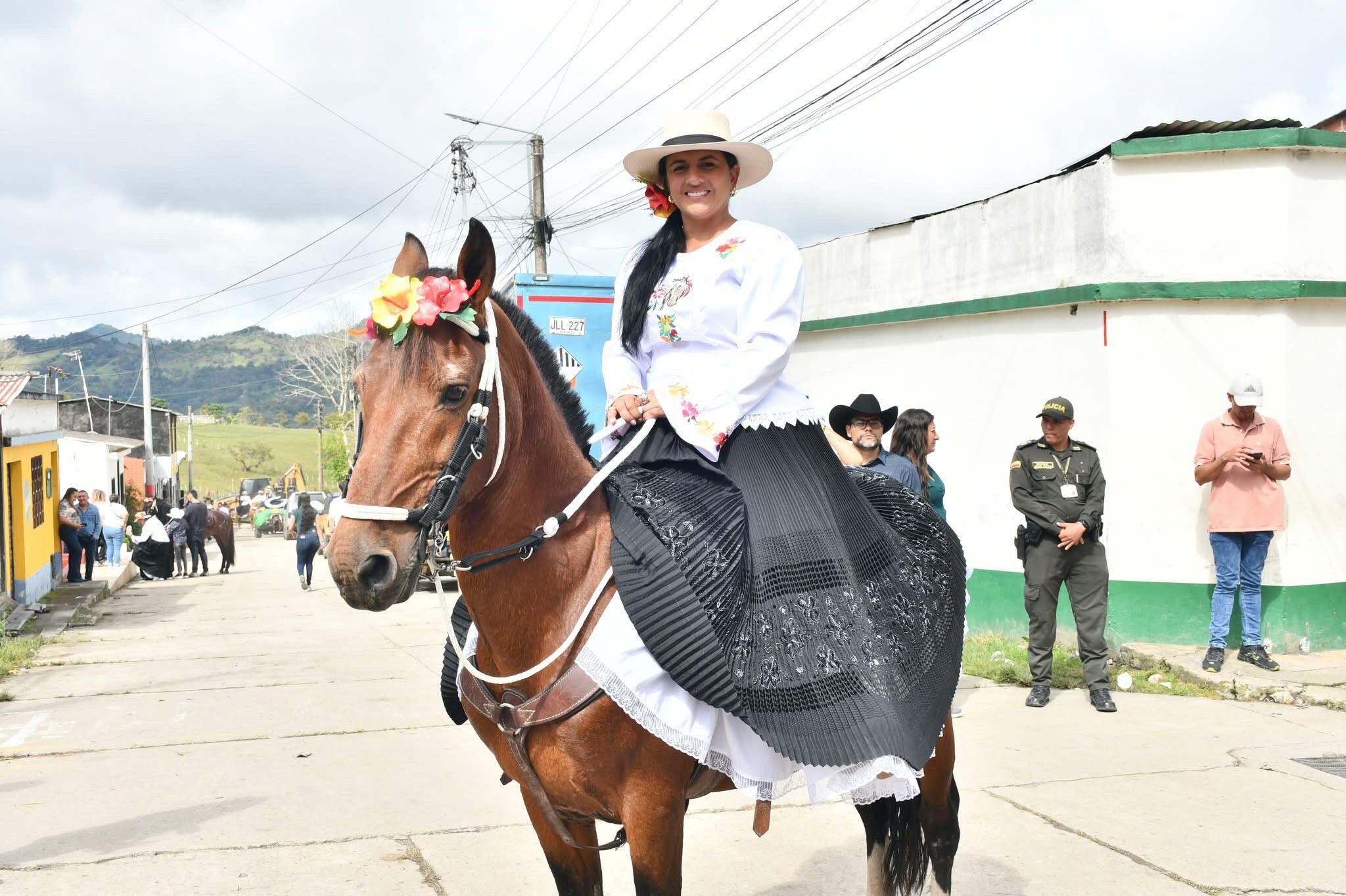 La alcaldesa de La Paz, Santander, Cielo Carun Díaz Amada, fue imputada por presunto peculado tras ser señalada de apropiarse de $15 millones - crédito Facebook
