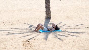 La canícula empieza bajo la amenaza de una nueva ola de calor y la alerta roja de la Aemet por “peligro extraordinario” en Valencia y Zaragoza