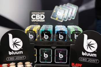 Repuestas para vapeo con THC (REUTERS/Eva Marie Uzcategui)