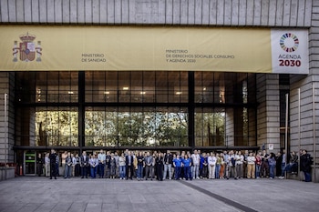 29/10/2026 Trabajadores del Ministerio de Sanidad durante el minuto de silencio en memoria de las víctimas del accidente ferroviario de Urda, que ha dejado 69 fallecidos y 110 heridos.
POLITICA
MINISTERIO DE SANIDAD
