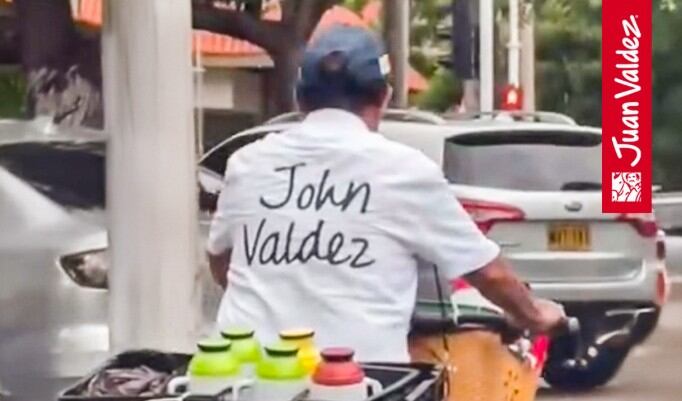 La campaña en redes sociales permitió que Juan Valdez Café localizara a John Valdez, invitándolo oficialmente a una experiencia especial en la tienda - crédito @juanvaldezcafe/Instagram