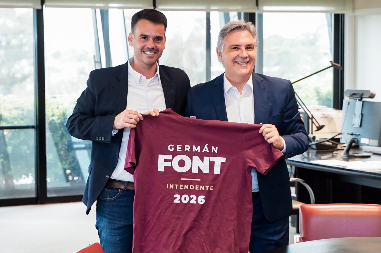 Martín Llaryora junto a Germán Font, intendente electo de Marcos Juárez