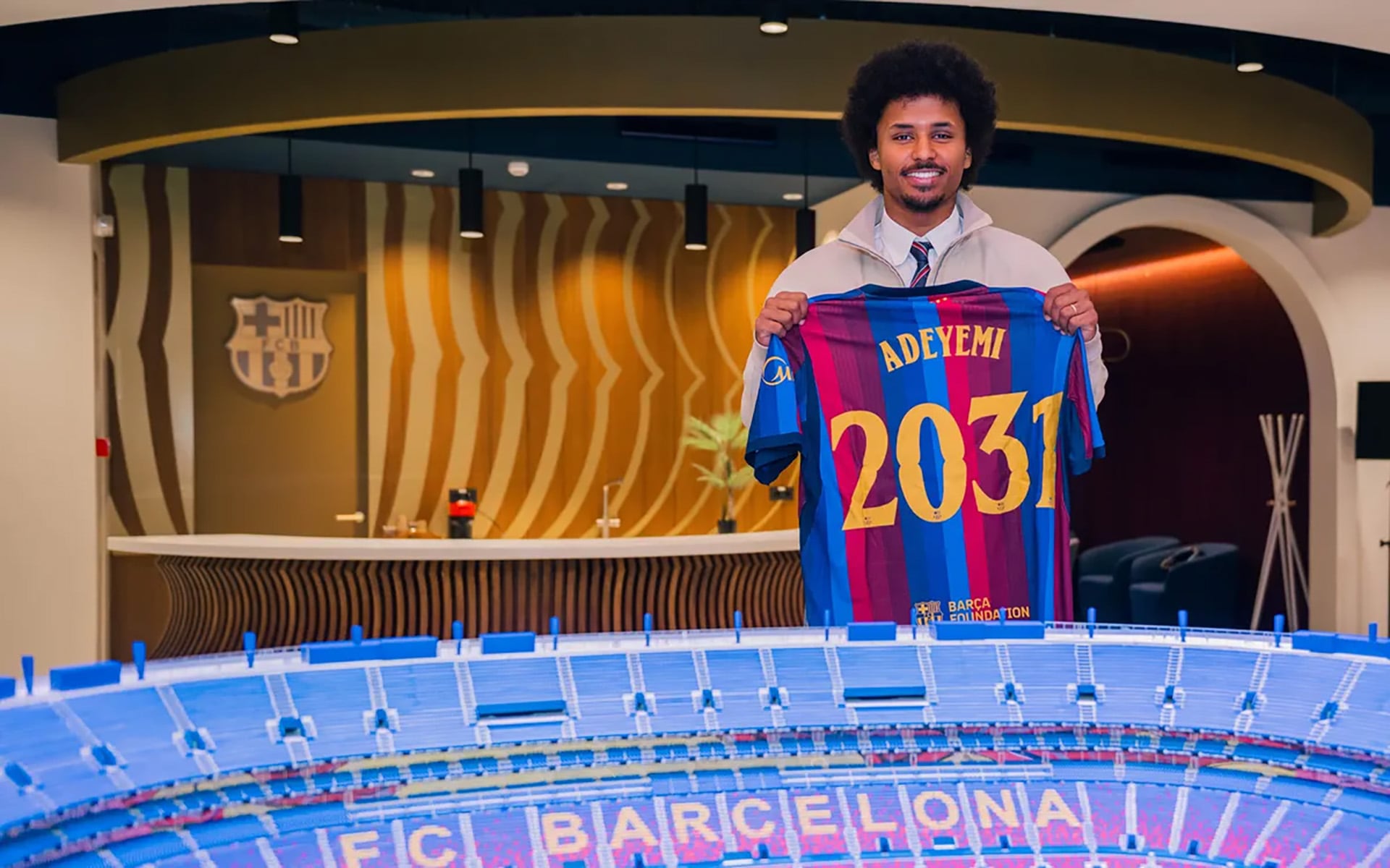 Luego de cuatro temporadas en Borussia Dortmund, el alemán Karim Adeyemi firmó con el Barcelona hasta 2031: pagaron unos 22 millones de euros