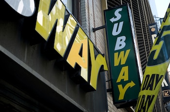 La cooperativa Independent Purchasing Cooperative gestionó durante años la compra de alimentos, equipos y suministros para los restaurantes de la cadena Subway. (REUTERS/Carlo Allegri/File Photo)