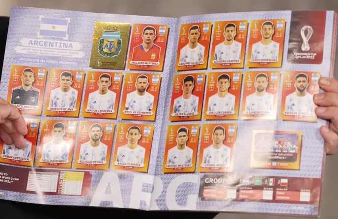 Qatar 2022 llevó la experiencia al extremo con casi mil figuritas, un fuerte aumento de costos y la convivencia entre álbum físico y virtual (Infobae)