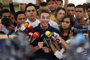 El candidato opositor Henrique Capriles