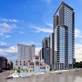 El proyecto para el histórico Chateau Frontenac, ubicado en Alvear entre Moreno y Bolívar. Se levantarán dos torres de hasta 30 pisos, destinadas a vivienda multifamiliar y hotelería-condominio, con un total de 266 unidades de vivienda y 231 módulos para cocheras