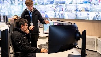 Así funciona el centro de monitoreo permanente que protege las instalaciones energéticas de la Argentina