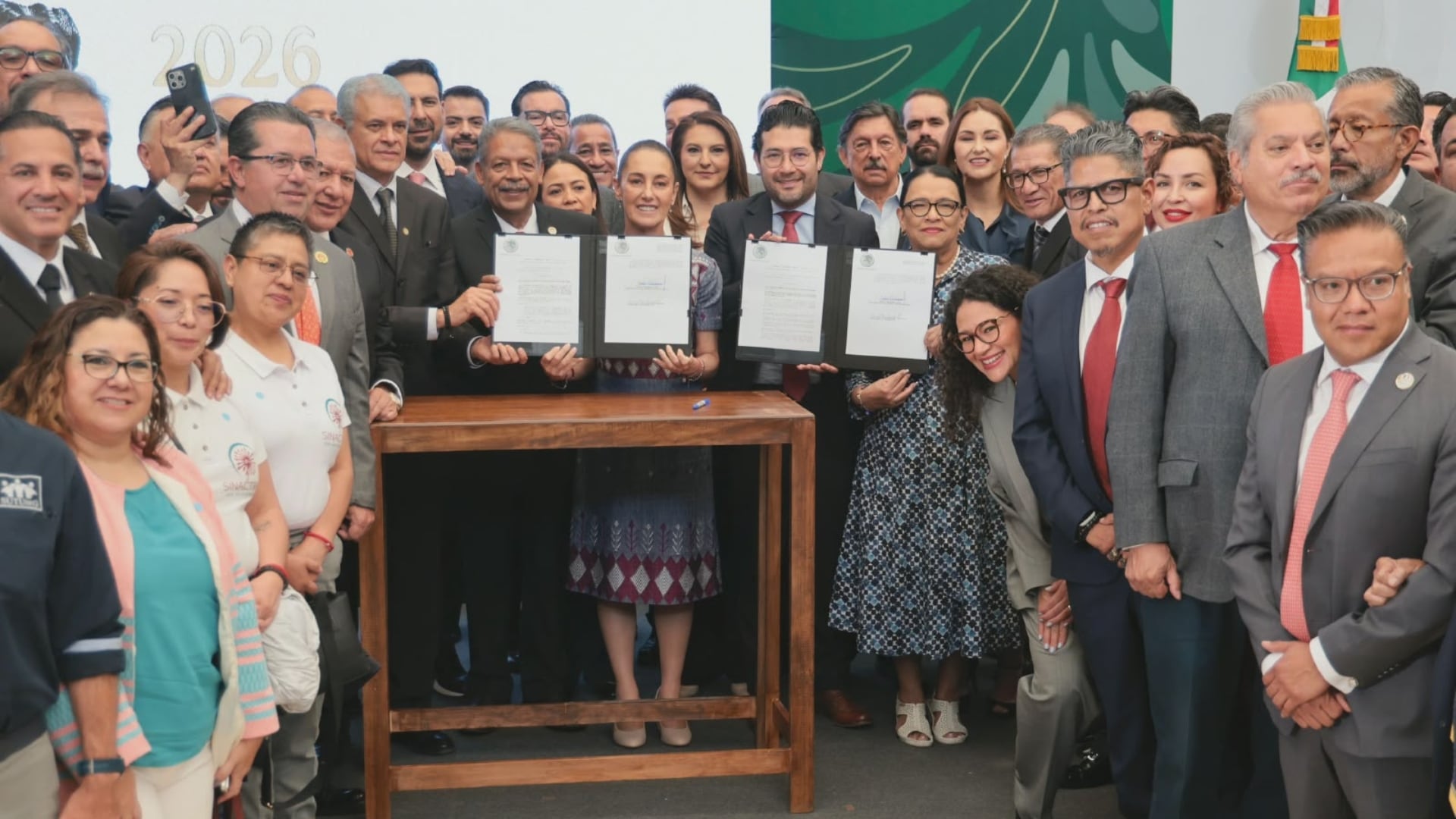 Claudia Sheinbaum firma acuerdo para la reducción de la jornada laboral de 48 a 40 horas. (Presidencia)
