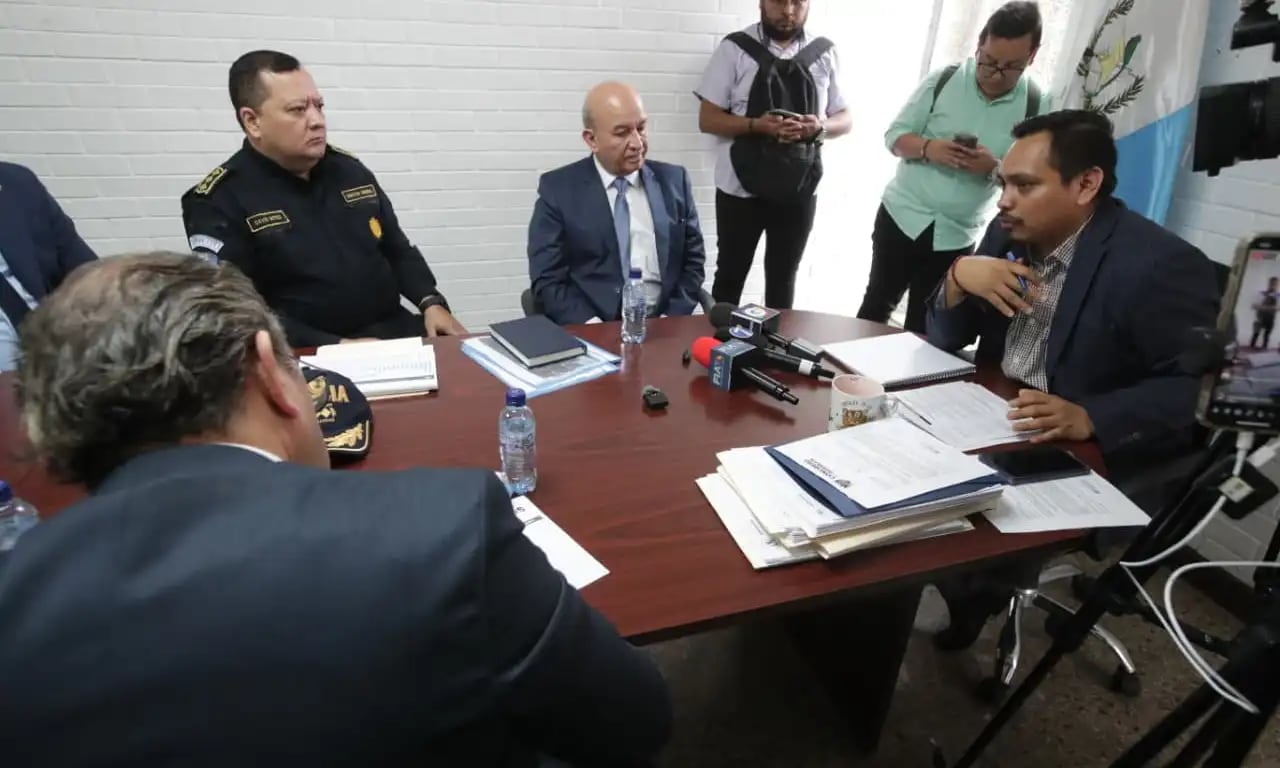 José Chic afirmó que algunos partidos y candidatos enfrentan restricciones de ingreso en sectores como las zonas 18, 7 y 3, y planteó una posible alianza entre partidos políticos y pandillas. (Congreso de Guatemala)