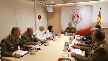VÍDEO: Felipe VI se reunió el lunes con Robles y autoridades militares para examinar la situación de Ceuta