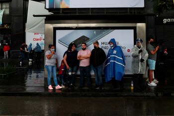 Los expertos tienen explicaciones distintas sobre el tema, pero en general coinciden en que hubo desatención por parte de los mexicanos para acatar las medidas sanitarias contra el COVID-19 (Foto: Reuters/ Carlos Jasso)