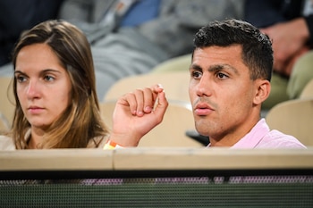 Rodrigo Hernández Cascante (Rodri) con su pareja Laura en Roland-Garros 2024, Abierto de Francia 2024, Grand Slam, en el estadio Roland-Garros el 29 de mayo de 2024 en París, Francia. (Crédito de la imagen: © Matthieu Mirville/ZUMA Press Wire)
