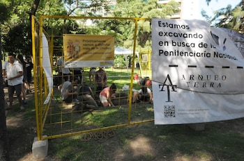 Los arqueólogos buscan restos de