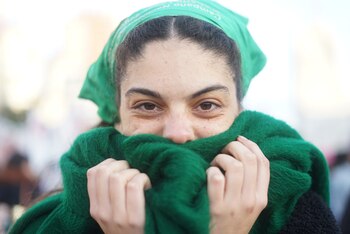 Los colores verde y violeta