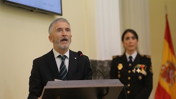 Interior cesa al comisario que