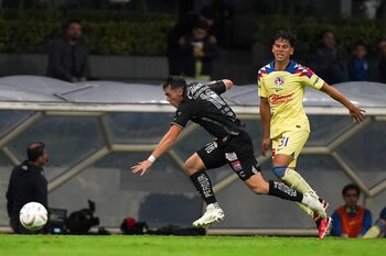 Federico Viñas (izquierda) del León