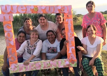 Junto al grupo de "Mujeres