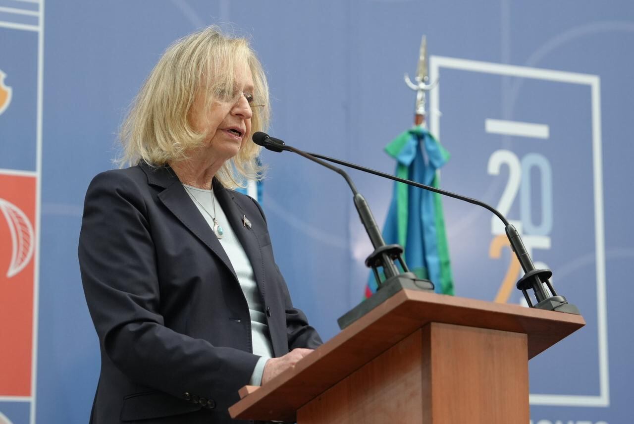 La presidenta de la Junta Electoral bonaerense, Hilda Kogan, encabezó el acto de comienzo formal del recuento definitivo de votos