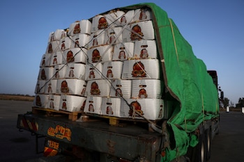 Un camión de ayuda alimentaria