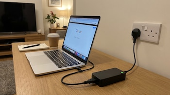 laptop - batería - cargador - tecnología - 6 de mayo