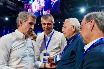 18/07/2025 El presidente de la Ciudad Autónoma de Melilla, Juan José Imbroda, y de Ceuta, Juan Jesús Vivas, junto al líder del PP, Alberto Núñez Feijóo, en el último congreso nacional del PP.
POLITICA
PP MELILLA