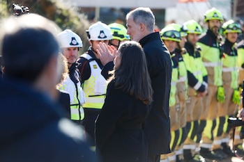 Los reyes visitan el lugar