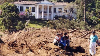 Una imponente estructura en Santa Tecla que, curiosamente, resistió casi intacta el terremoto de 2001, mientras que el área circundante (Las Colinas) sufrió una catástrofe devastadora. (Foto retomada de El Diario de Hoy)