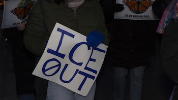 Miles de personas se manifiestan