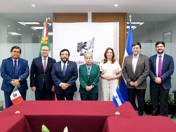 El vicepresidente de El Salvador y la secretaria de Medio Ambiente de México refuerzan la cooperación bilateral en asuntos ambientales y gobernanza territorial. (Cortesía: Vicepresidencia de la República de El Salvador)