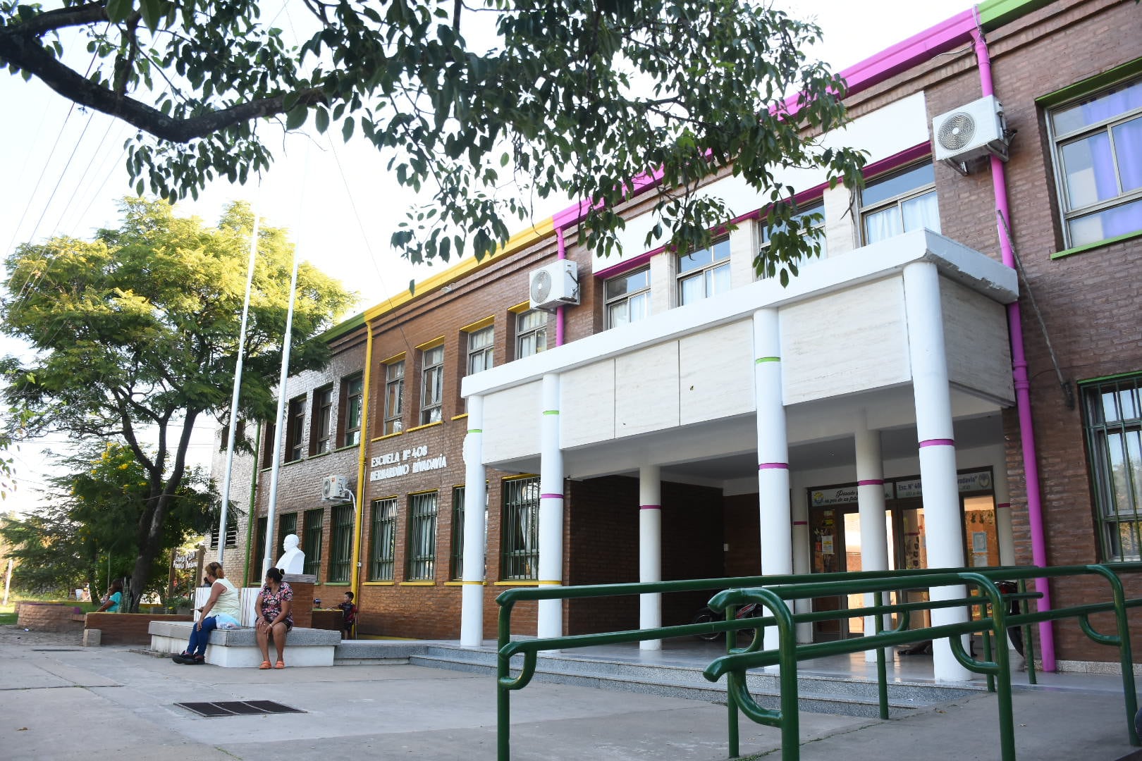 Un adolescente fue asesinado en un tiroteo perpetrado por otro alumno en una escuela de San Cristóbal, Santa Fe (Leo Galletto)