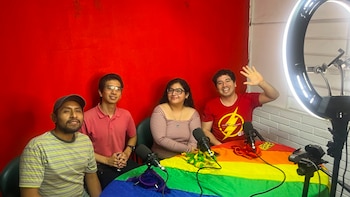 En la foto se encuentran (de izquierda a derecha) Piero Herrera, vicepresidente del MHOL, Serggio Contreras, coordinador académico, Julia Castillo, coordinadora general del coloquio y Abraham Casas del MHOL