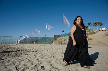 Fotografía de la artista Betsabeé