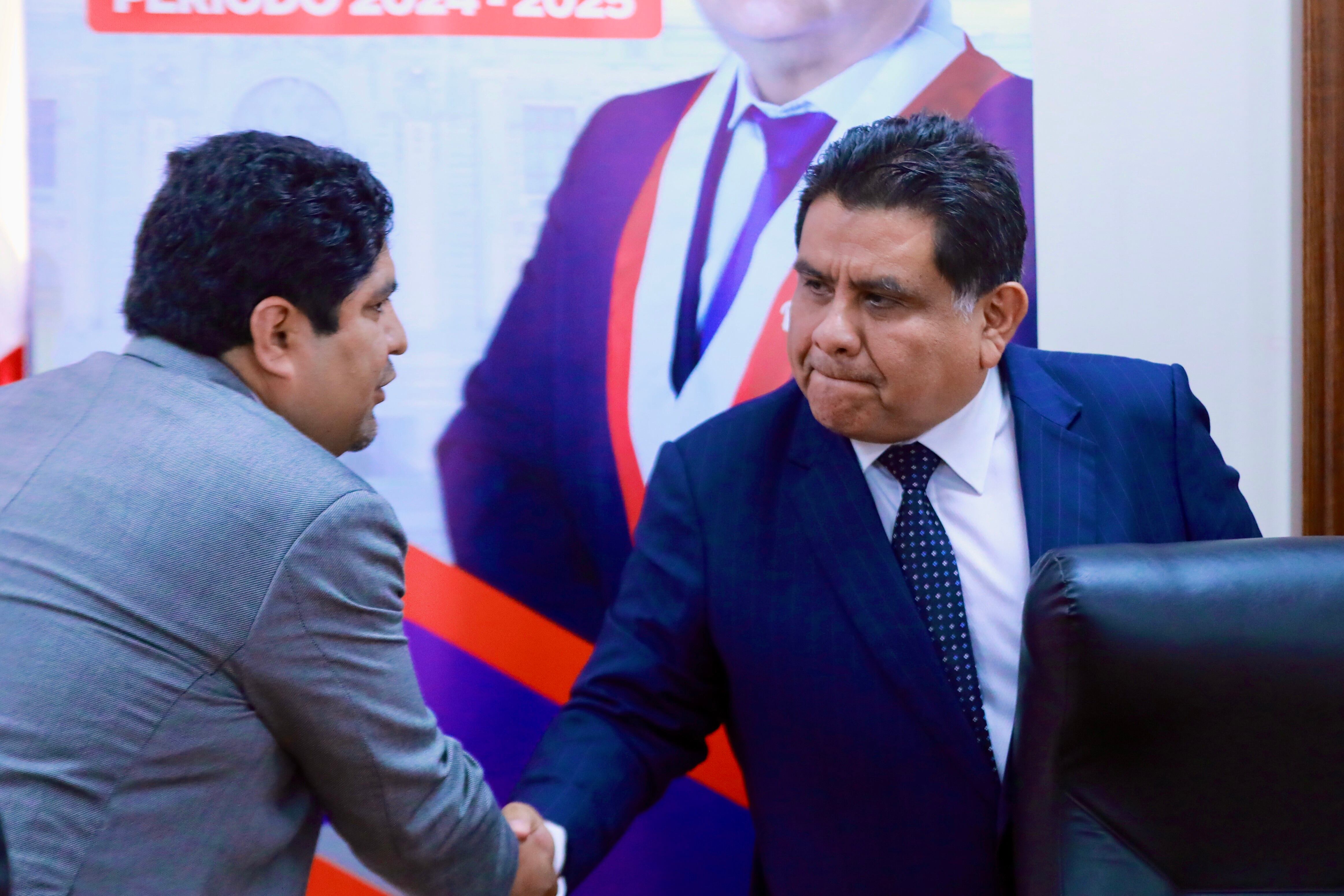 Jorge Torres Saravia y el presidente de la Comisión de Fiscalización, Juan Burgos. Foto: Congreso