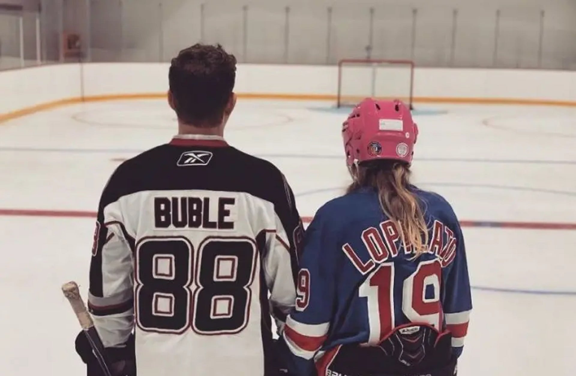 La afición de Bublé al hockey sobre hielo se refleja en su apoyo al equipo local Belfast Giants