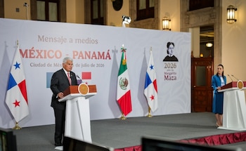 El presidente panameño, José Raúl Mulino, durante su reunión oficial con su homóloga de México, Claudia Sheinbaum Pardo, en la capital azteca. (Presidencia)