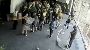 El grupo utilizó barras de