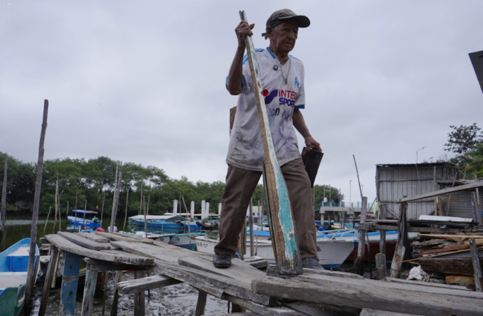 Carlos Lindao, el ecuatoriano de 123 años que busca validar su edad para convertirse en el hombre más longevo del mundo Carlos Lindao, el ecuatoriano de 123 años que busca validar su edad para convertirse en el hombre más longevo del mundo