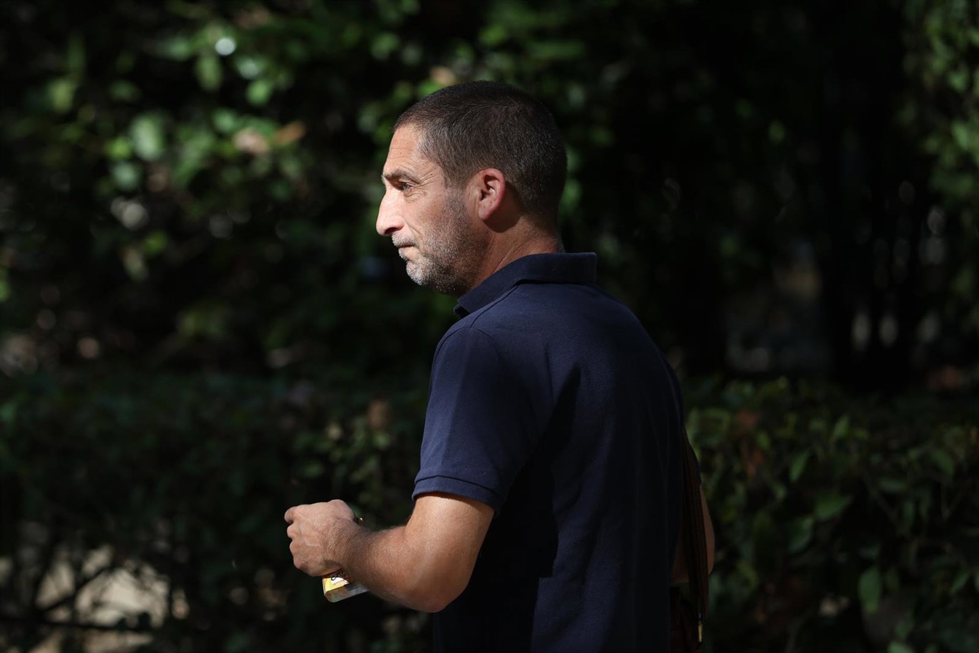 03/09/2026 El ex chófer de Pedro Sánchez, Cristian Corvillo, a su llegada a la Audiencia Nacional, a 3 de septiembre de 2026, en Madrid (España). El juez de la Audiencia Nacional Santiago Pedraz cita hoy como testigos a Cristian Corvillo y a su hermano Rubén en el marco del 'caso hidrocarburos'. La declaración busca aclarar su posible relación con el presunto fraude de más de 200 millones de euros en el IVA de hidrocarburos investigado entre 2021 y 2024. En la causa están investigados, entre otros, los empresarios Claudio Rivas y Víctor de Aldama.
POLITICA
Alejandro Martínez Vélez - Europa Press