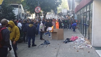 Personal de limpia bloquea Fray