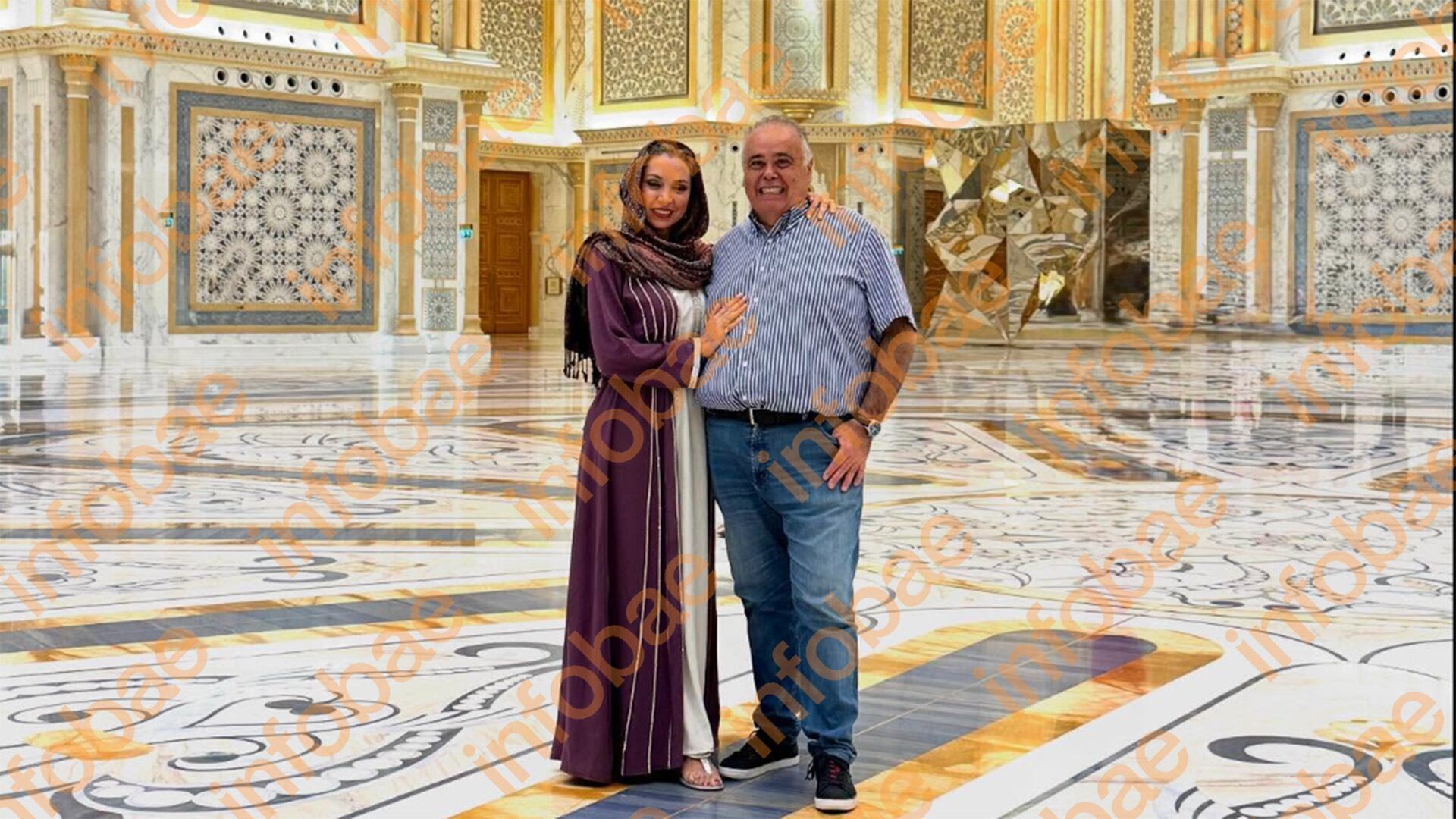 Castillo y su mujer posan en Dubai.