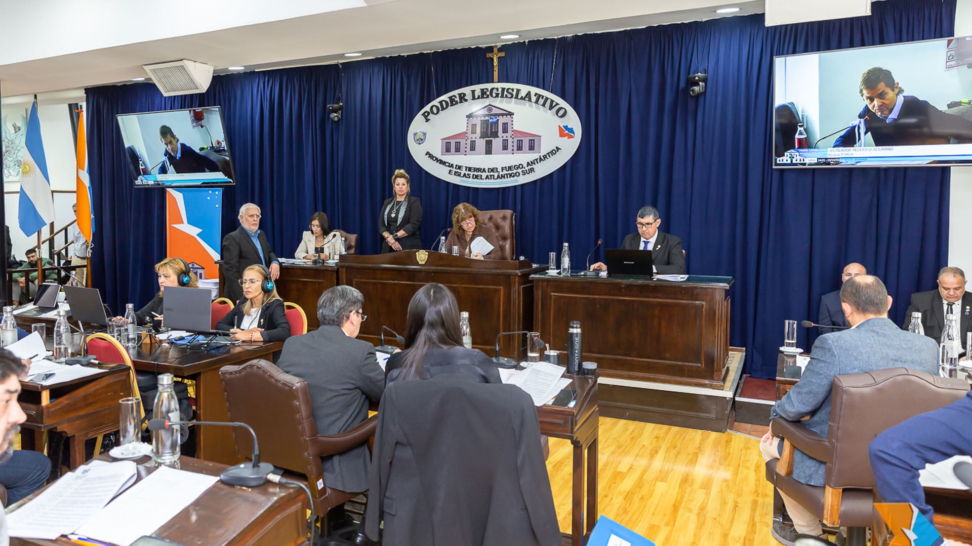 El recinto de la Legislatura fueguina durante la votación de la reforma de la Ley 1355, que dividió a los bloques políticos